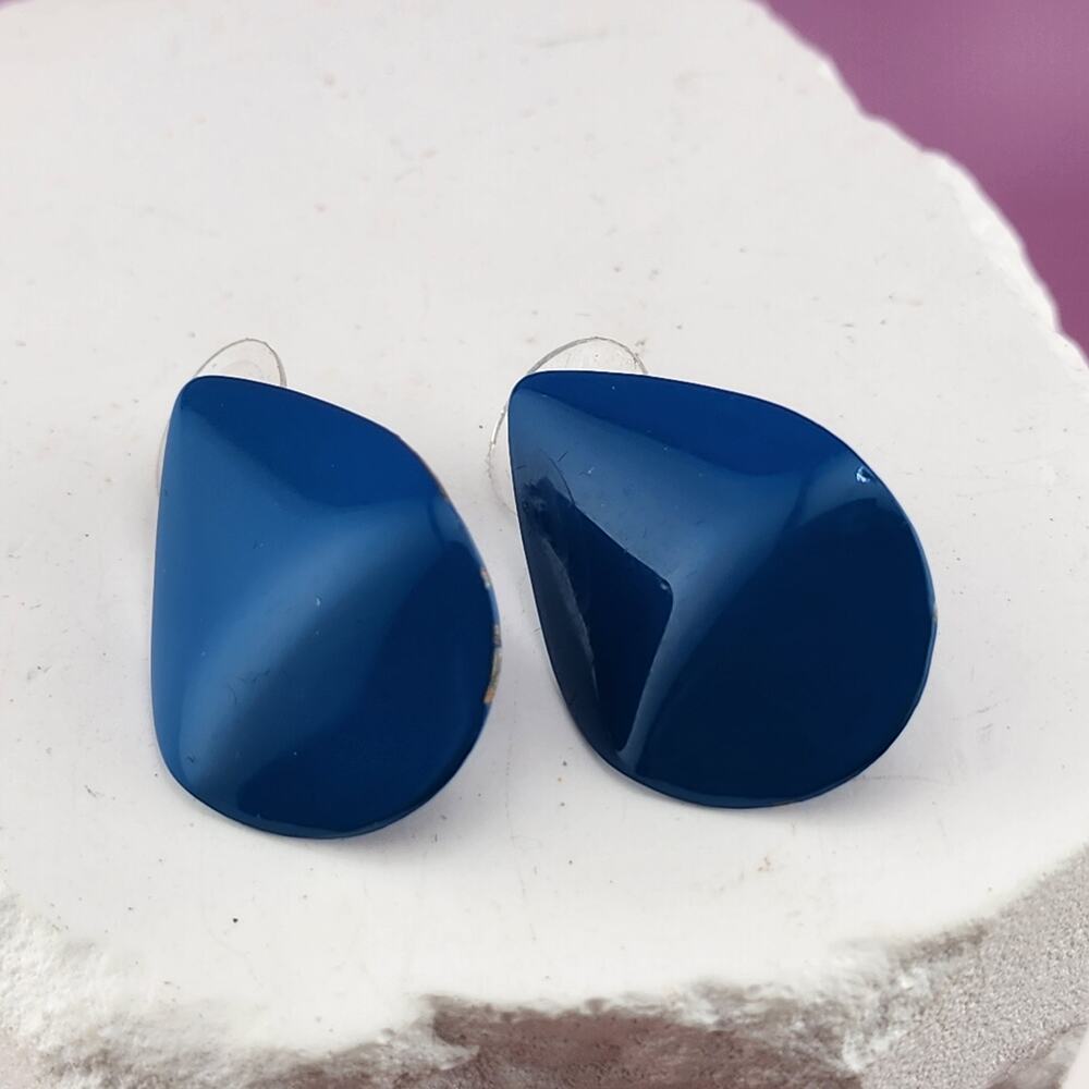 Blue Sculpted Teardrop Stud Earrings Bold Folded Metal Retro Mod Pair